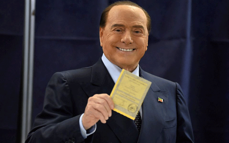 Berlusconi se recupera con su regreso al parlamento italiano