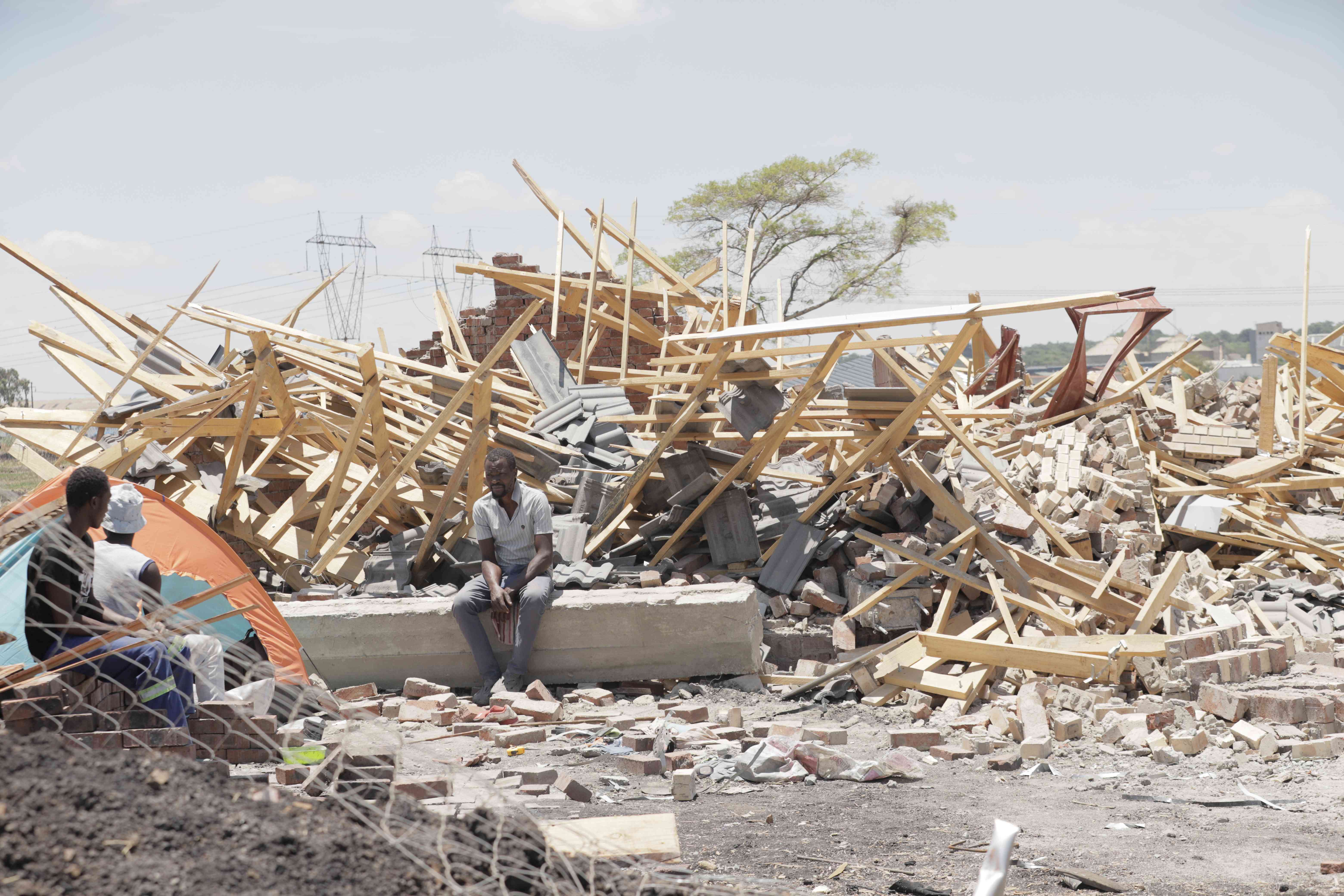 Govt stops Harare demolitions