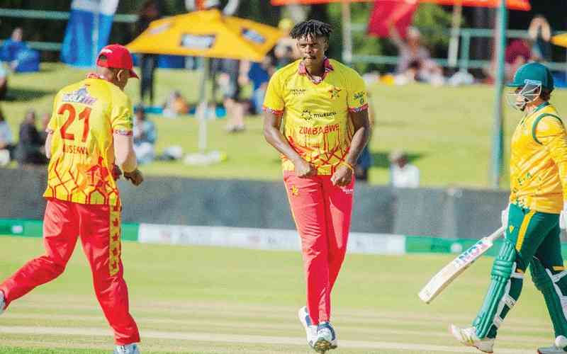 Raza, Ngarava heroics in vain as SA win series opener
