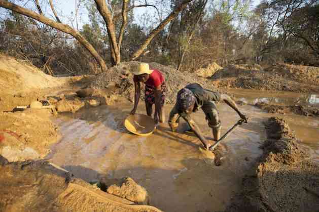 Artisanal mining in Zimbabwe: Towards a regulated and empowered sector