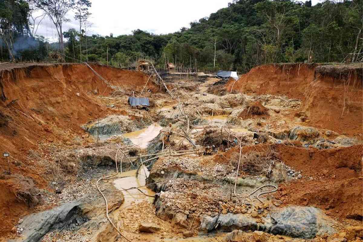 Chinese nationals in soup over illegal mining, brick moulding