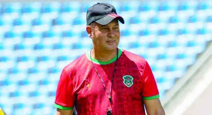 Romario backs Super Mario