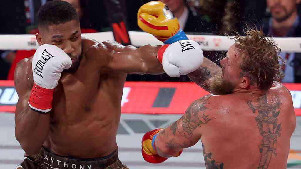 Anthony Joshua injured in Nigeria car crash, with two others dead