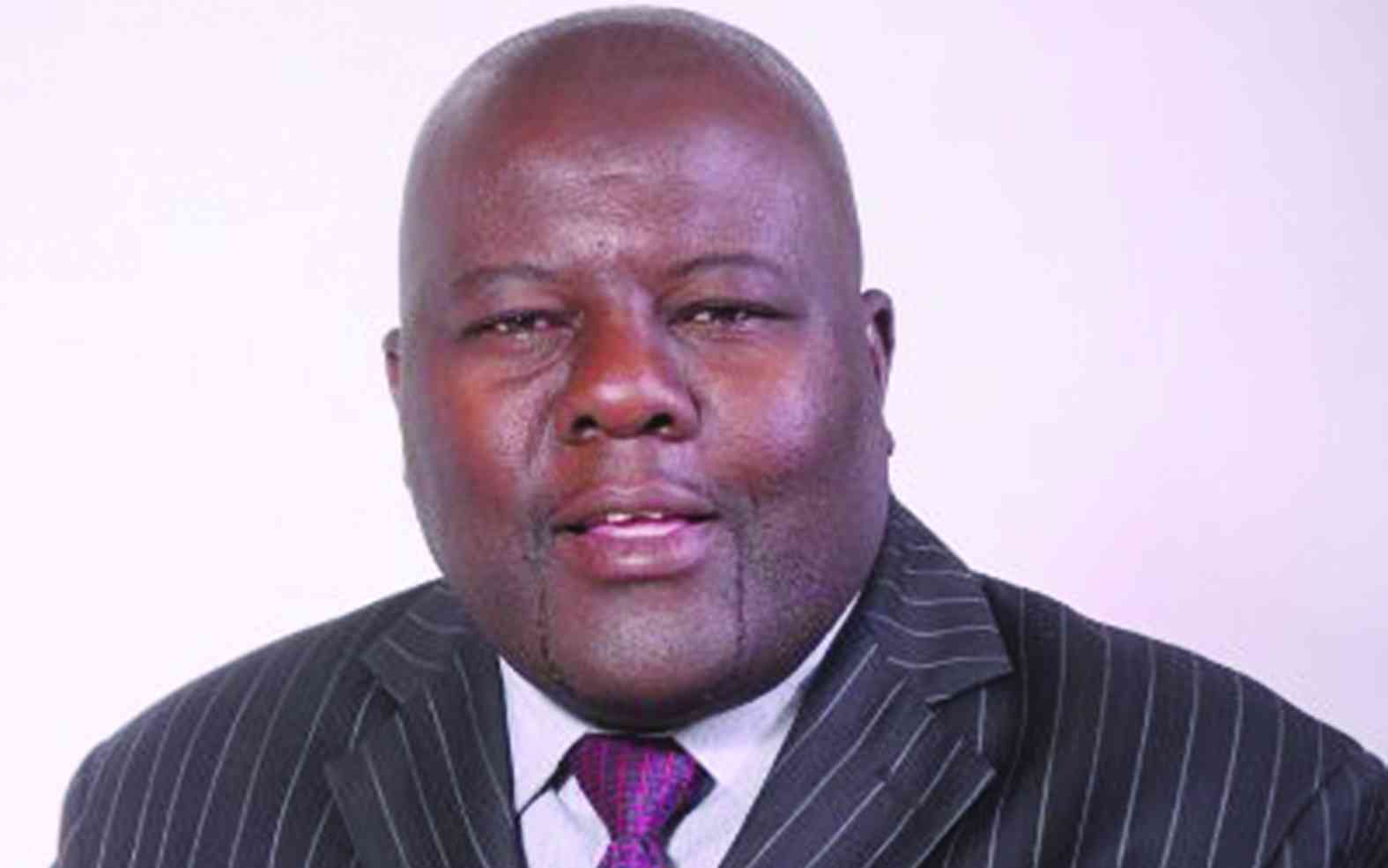 Lawmaker slams top official for flouting Constitution