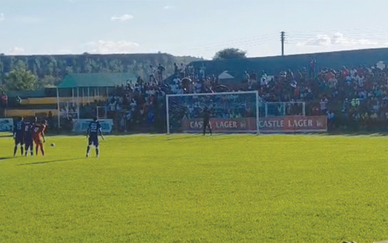 Late penalty saves Dynamos