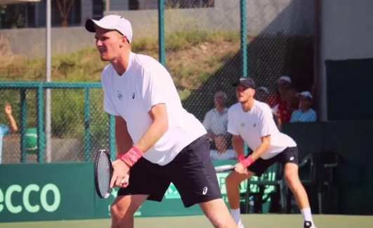 Lock brothers bridge the gap in Dema