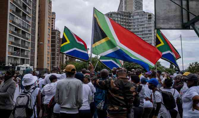 Zimbabwe warns citizens in South Africa over anti-foreigner protests