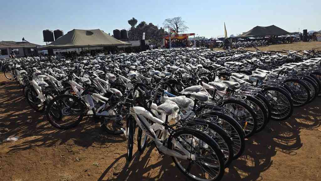 Maphisa exposes Zim’s two-tier independence…Bicycles for war veterans, helicopters for cronies