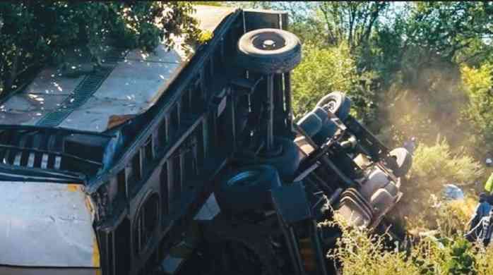 17 dead, 33 injured as Malawi-bound coach crashes on Harare–Nyamapanda Highway, State of disaster declared