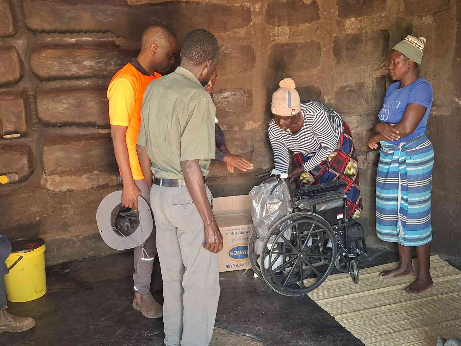 FS Mining 𝖽𝗈𝗇𝖺𝗍𝖾𝗌 a wheelchair to a disabled child 𝗂𝗇 𝖬𝖻𝖾𝗋𝖾𝗇𝗀𝗐𝖺 𝖣𝗂𝗌𝗍𝗋𝗂𝖼𝗍