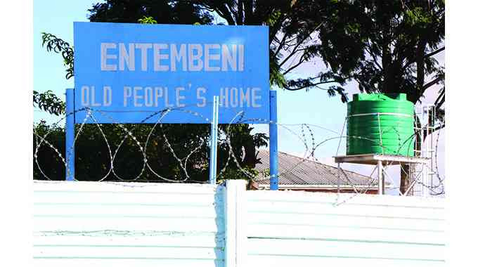 Early Christmas goodies for Entembeni Old People's Home residents