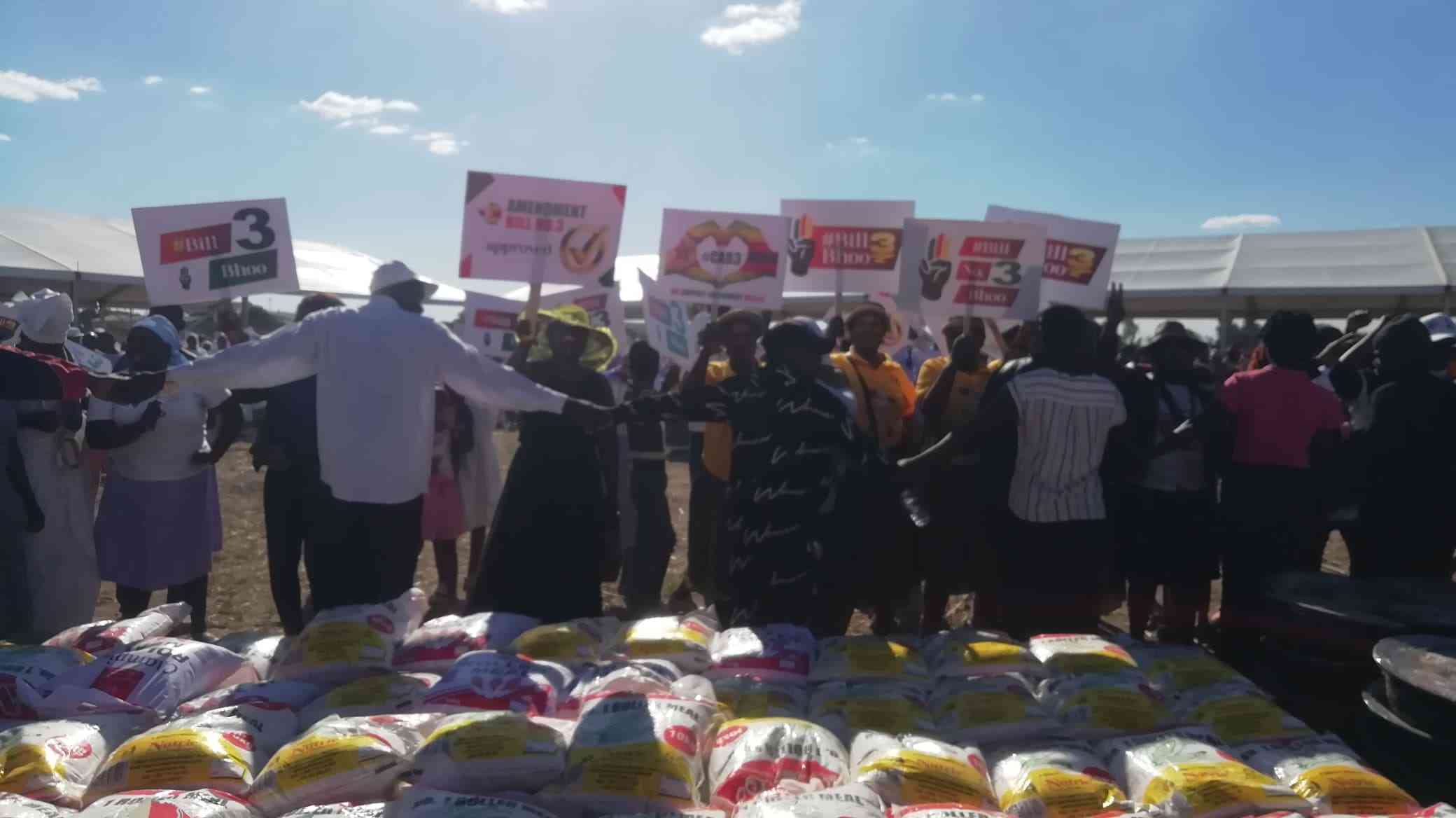 Stampede as Tungwarara dishes out cash, food hampers at Cowdray Park borehole launch 