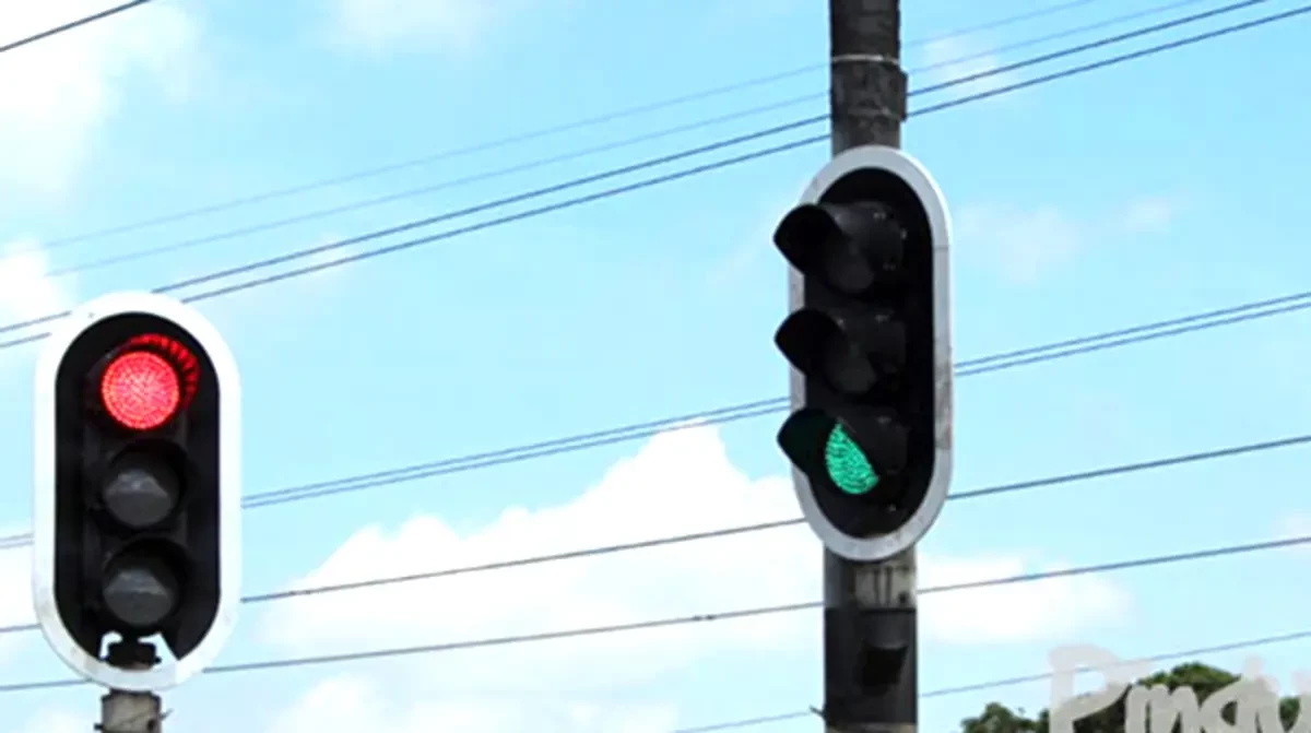 Gweru in traffic lights U-turn