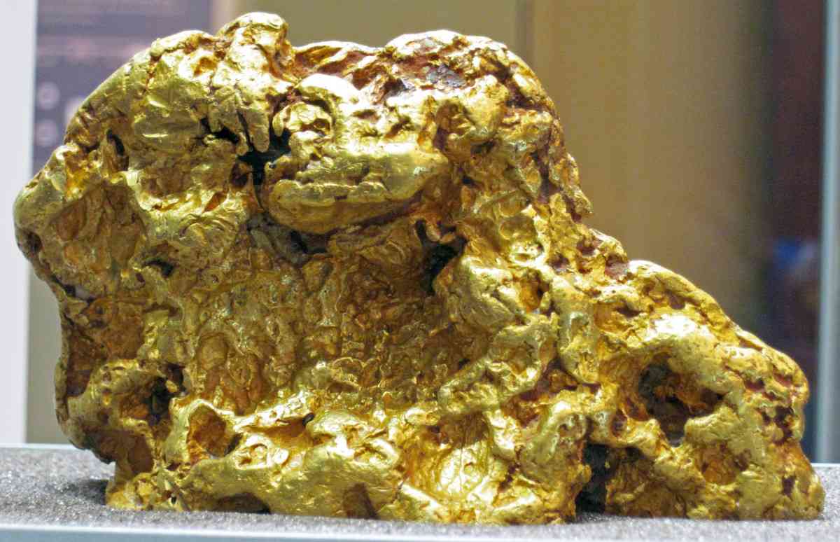 Gold ore thief  in trouble