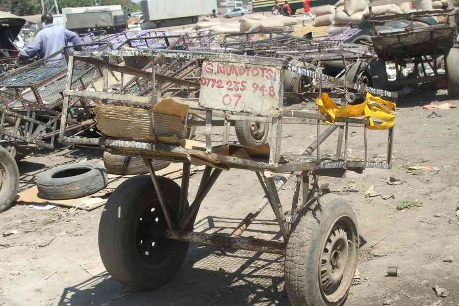 Gweru cracks whip on illegal push cart operators