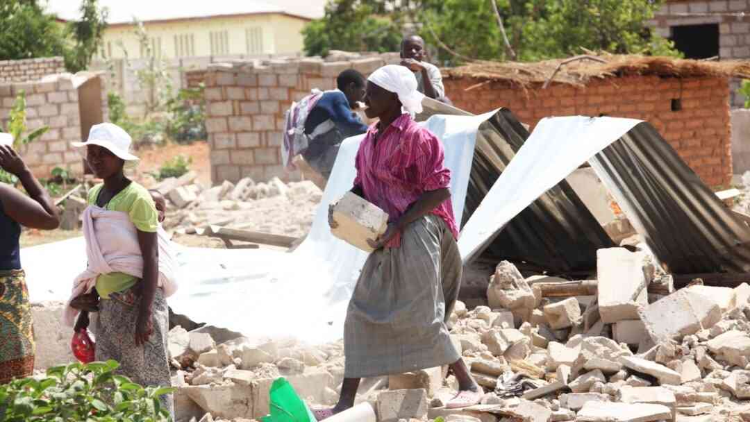 Residents power themselves as govt totters