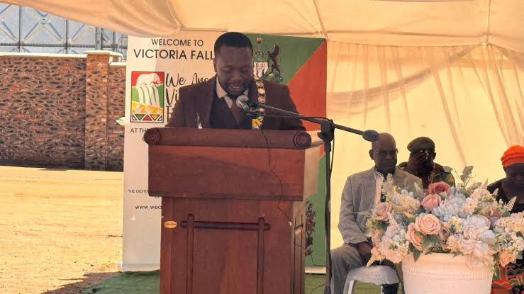 CCC defends underfire Vic Falls mayor