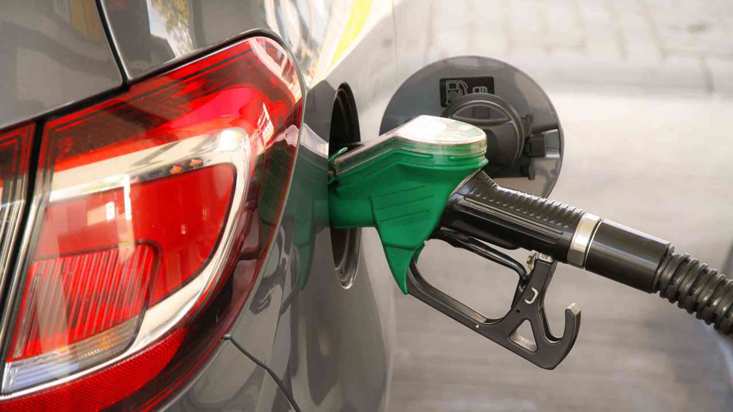 Качество бензина рейтинг 2023. Бензин. Автомобильный бензин. Автомобильный бензин в банках.