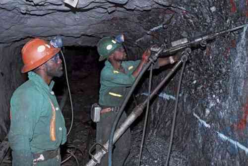 Mines offload 3 500 jobs, as boom rakes US$7bln