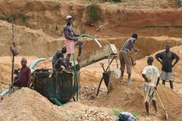 Small scale miners call for gemstone trade liberalisation