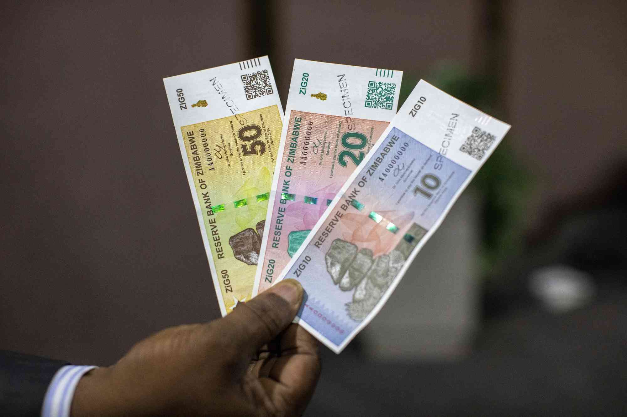 Cash shortages hit Zimbabwe