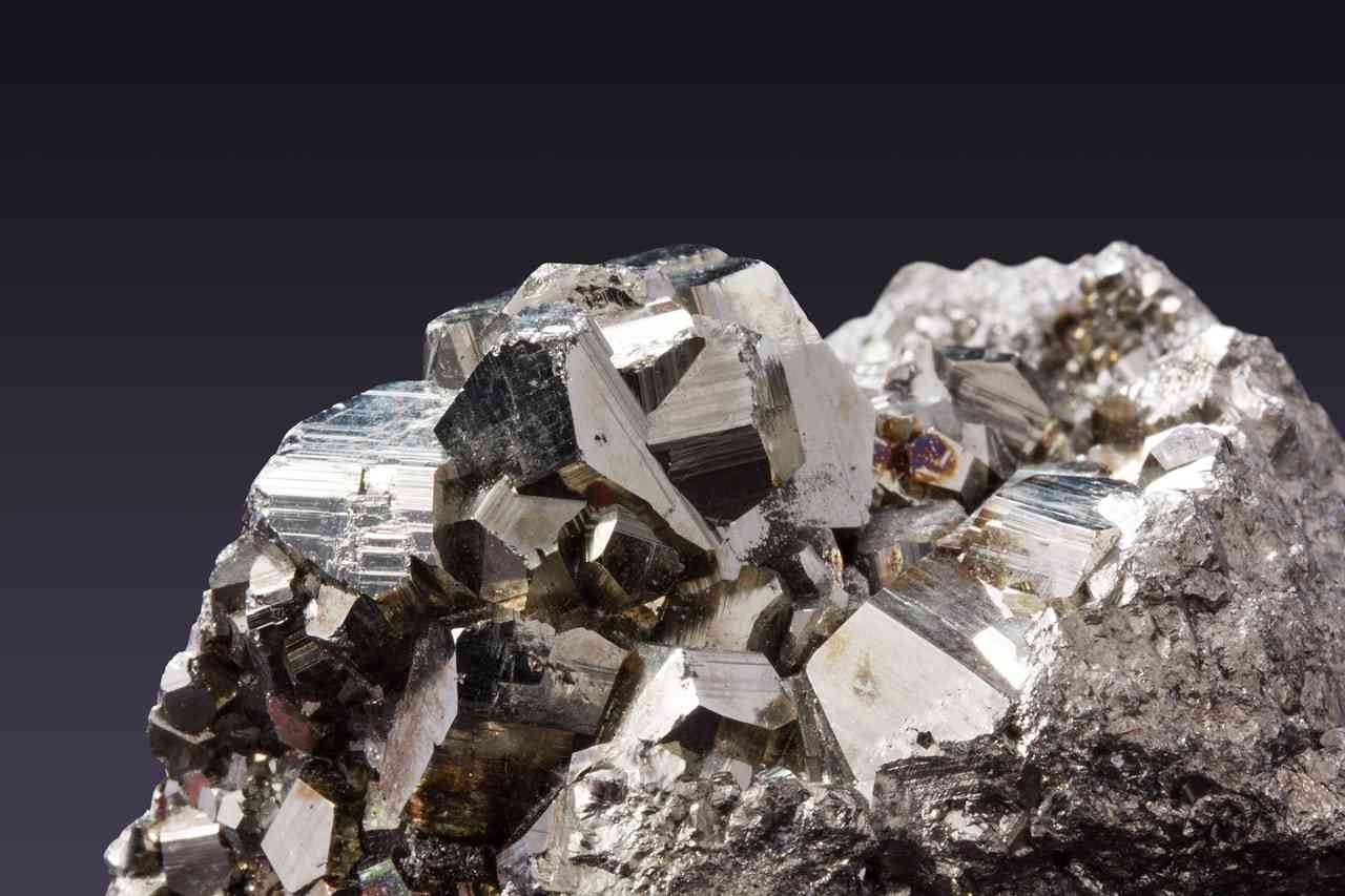 Zimbabwe’s platinum production declines by 9%
