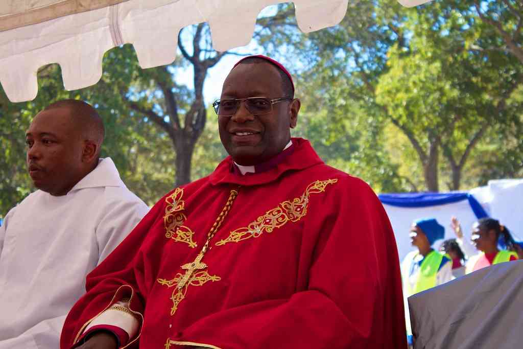 Whispers of Wisdom: Bishop Julius Makoni (Dorance, 2025)