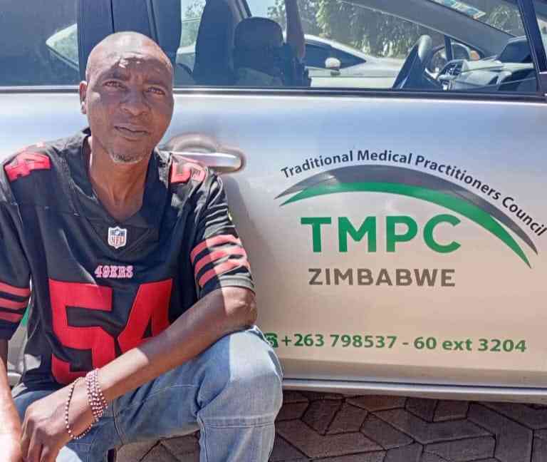 Sekuru Nyangatayani charms Mozambique at independence celebrations