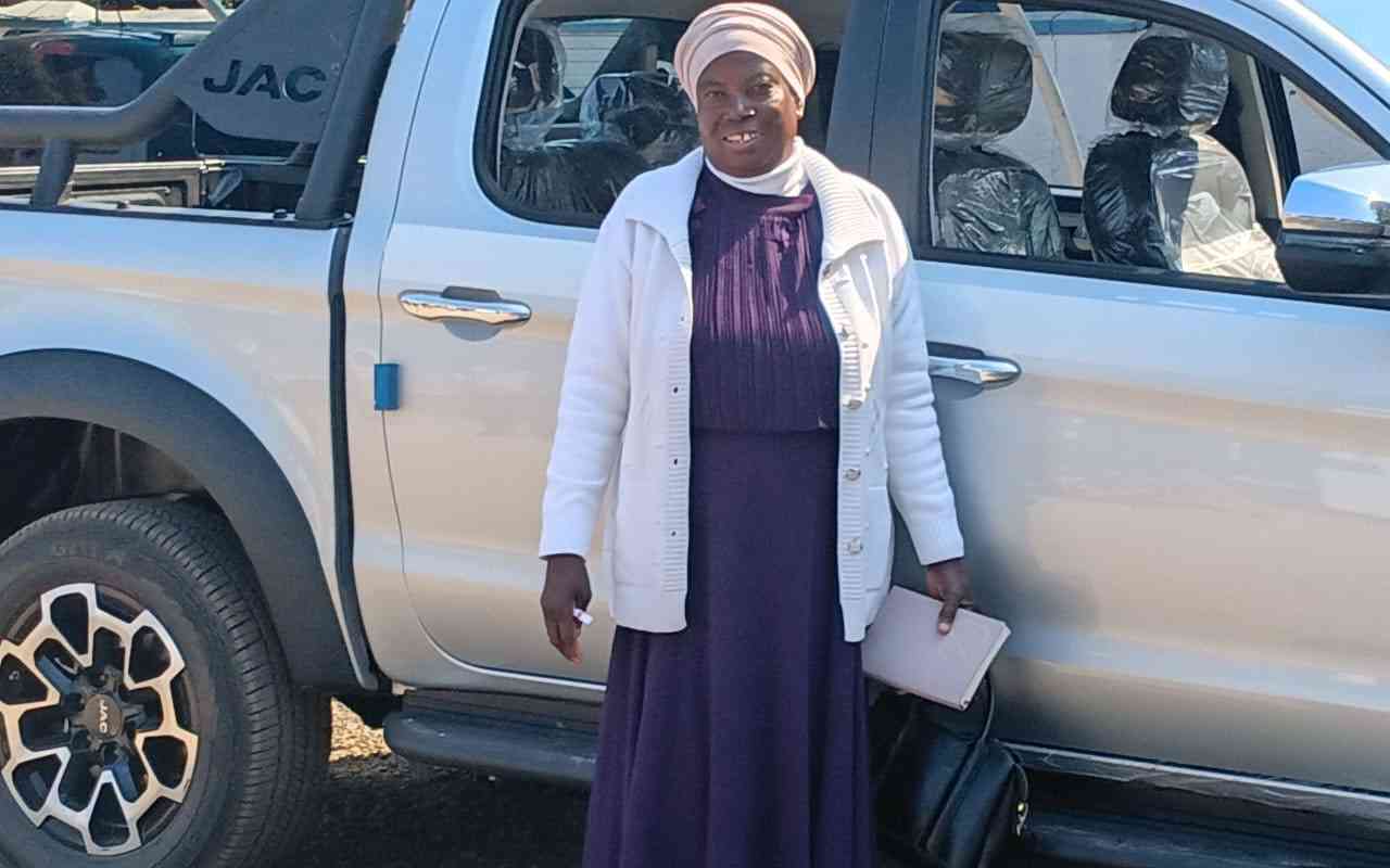 War vets under pressure to end feud