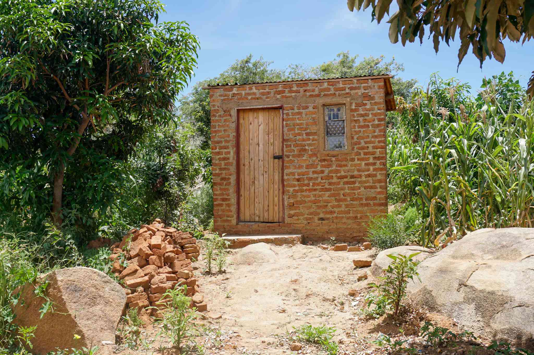 5:A house stands on land in Harare that is not serviced by infrastructure of any kind. Photo credit: Linda Mujuru, GPJ Zimbabwe